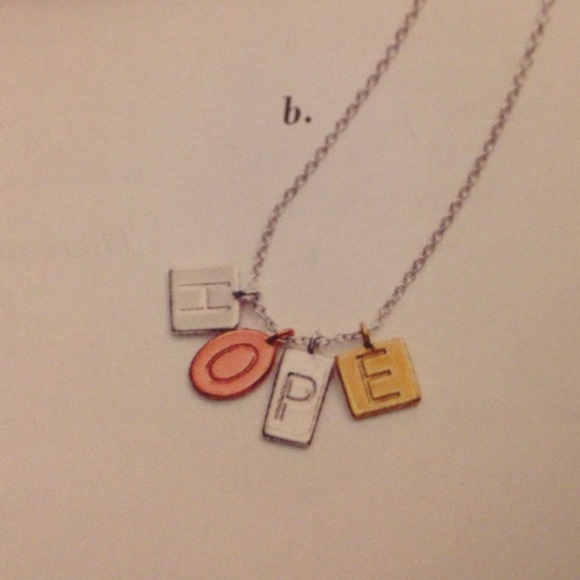 Stella & Dot hope necklacr