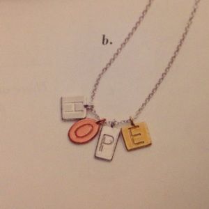 Stella & Dot hope necklacr