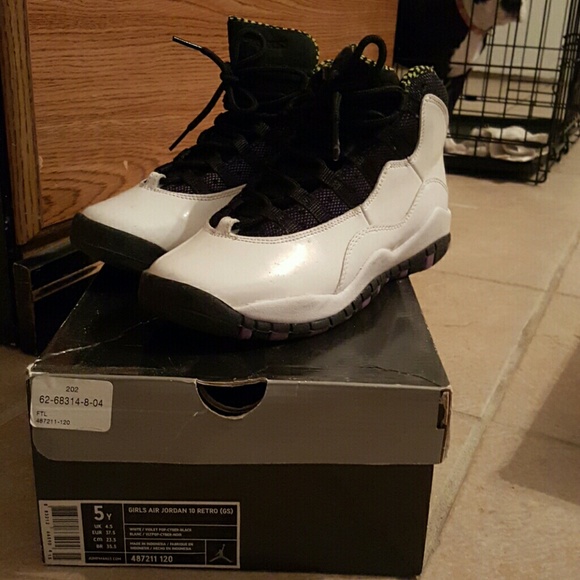 Retro 10 - Picture 1 of 1