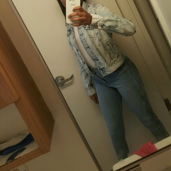 Light Washed Bethany Mota Jean Jacket Size Medium - Picture 2 of 4