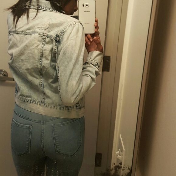 Light Washed Bethany Mota Jean Jacket Size Medium - Picture 4 of 4