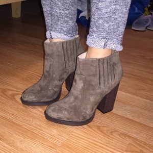 Zara khaki booties