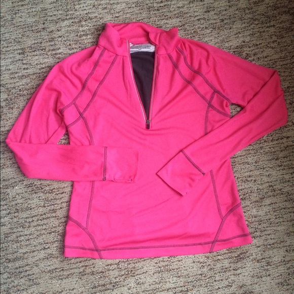 Tek Gear Pink work out top. Never worn, but no tag