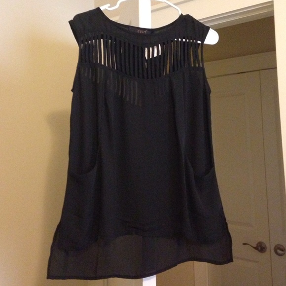 Black Top with great Detail - Picture 2 of 3