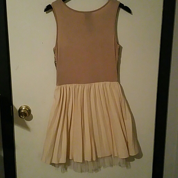 Gold flirty dress - Picture 2 of 2