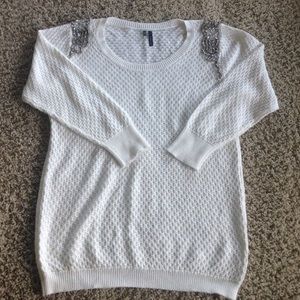 Maurice's white knitted sweater