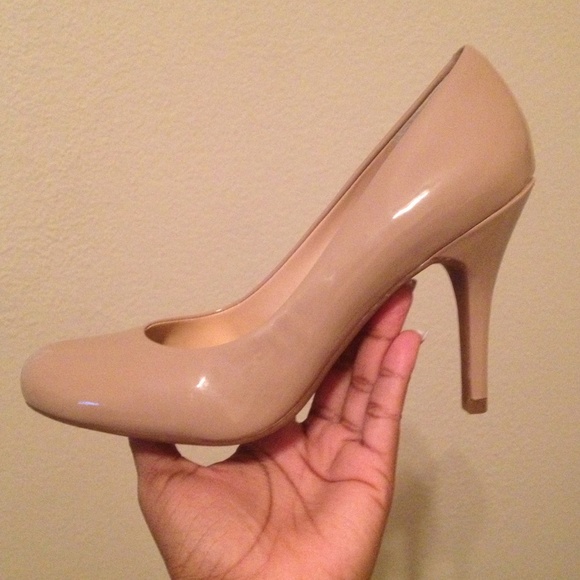 Nude Jessica Simpson heels
