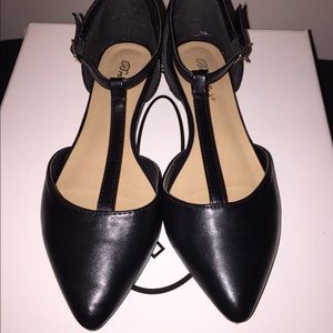 HOLD Breckelle's black pointed flats ankle strap