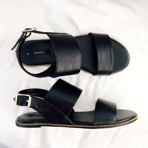 Forever 21 black sandals🌿