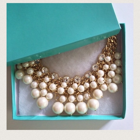 Beautiful pearls statement necklace - Picture 3 of 3