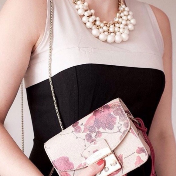 Beautiful pearls statement necklace - Picture 2 of 3