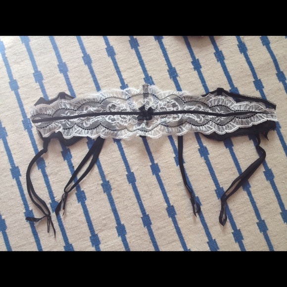 Victoria\'s Secret Dream Angels Bra and Garter Belt main image 3