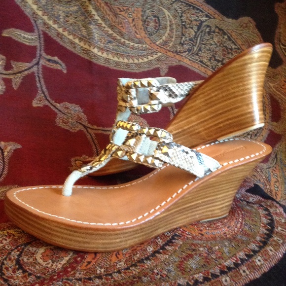 NWOT Tommy Bahama Leather Sandal