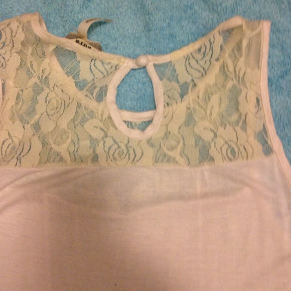 Off white peplum top with lace - Picture 4 of 4