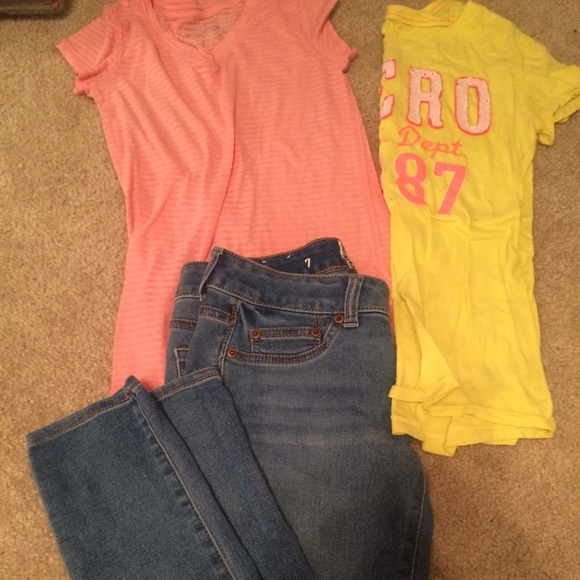 Bundle! 2 t-shirts! With a pair of jeans/jeggings