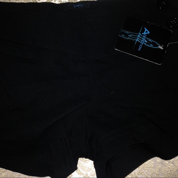 Shorts 🆕🆕 - Picture 2 of 2