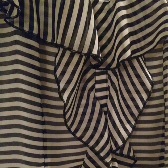 Black and white striped top - Picture 2 of 3