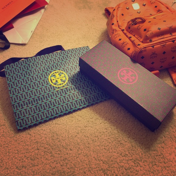 Tory burch box and paper bag