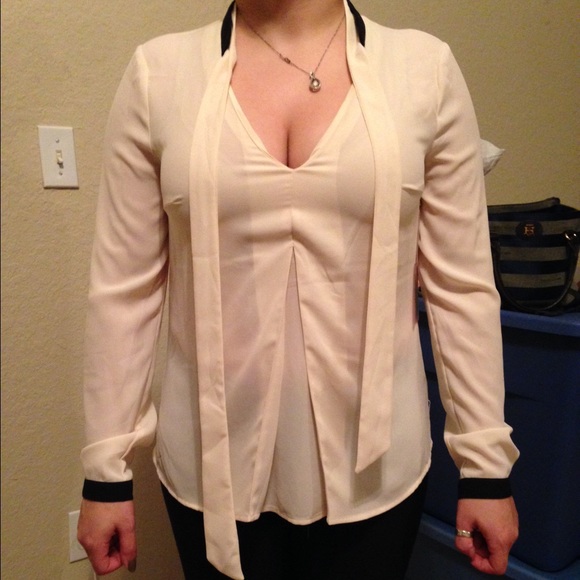 Blouse - Picture 2 of 3