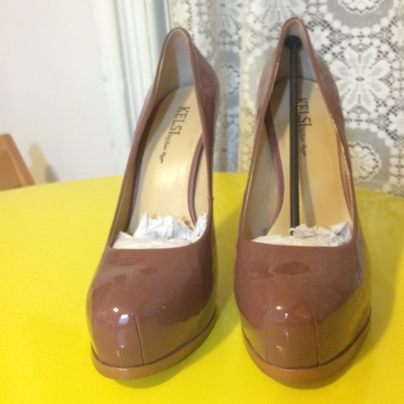 Kelsi by Kelsi Daggar Mauve Patent Leather Pumps