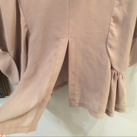 Taupe flowy crop - Picture 2 of 4
