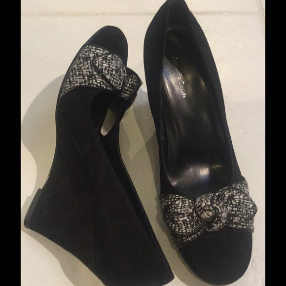 Amanda Smith leather/ suede wedge shoes