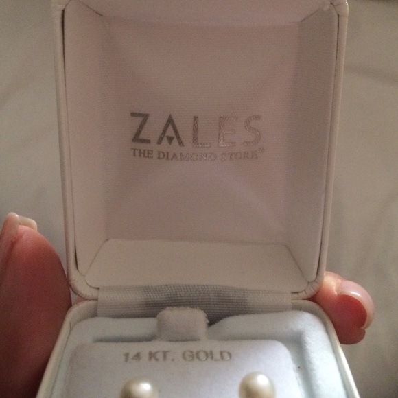 Zales Jewelry 4k Gold Pearl Zales Earrings Brand New In Box Poshmark