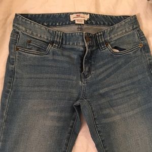 Vineyard Vines light washed denim jeans in size 0.