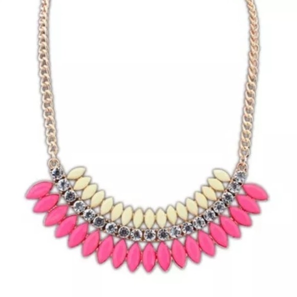 Jewelry - Statement necklace