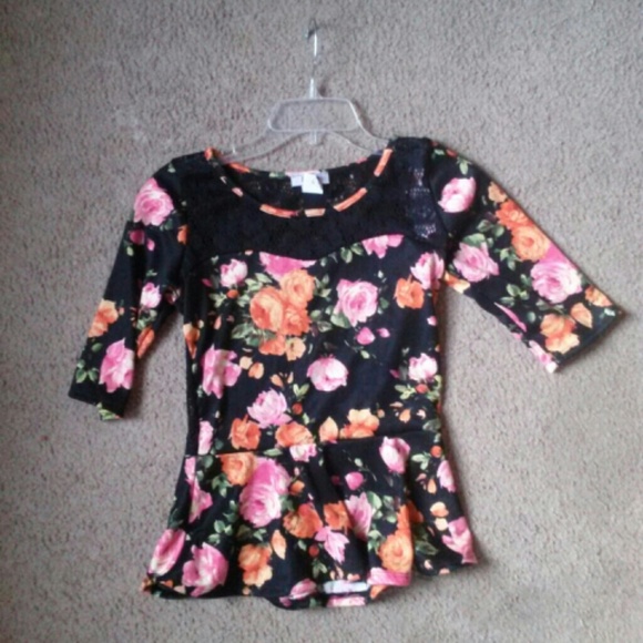 ~*Urvana peplum flower top~*