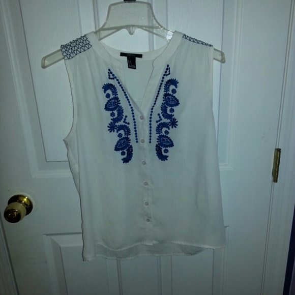 NWOT EMBROIDERED TANK