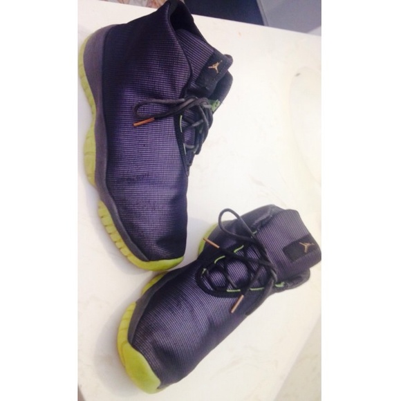 grey and volt jordan 4