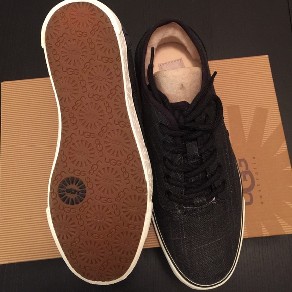 NEW UGG W HALLY SIZE 7 - Picture 2 of 4