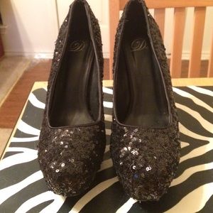 Black sequin heels🎀