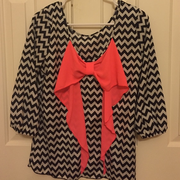 Chevron bow back blouse - Picture 2 of 3