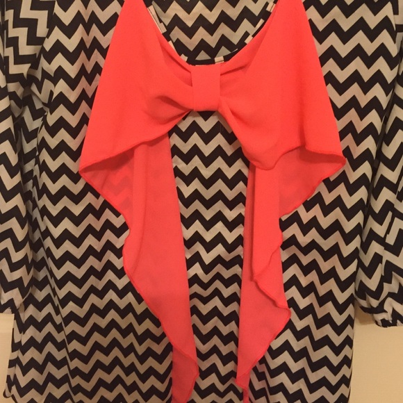 Chevron bow back blouse - Picture 3 of 3