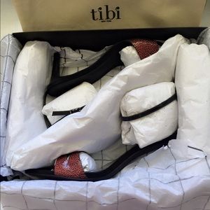Tibi sandals w/ ankle strap Sz7 (Never worn!!)