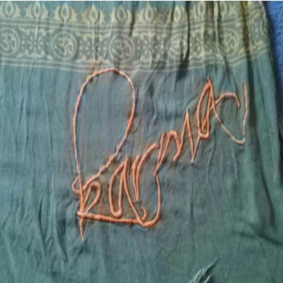 ❌DONATED❌ Beautiful Sir Alistair Rai Karma Scarf - Picture 3 of 4