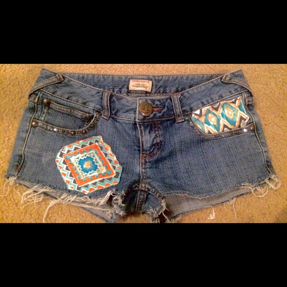 Free people cut off jean shorts w design!