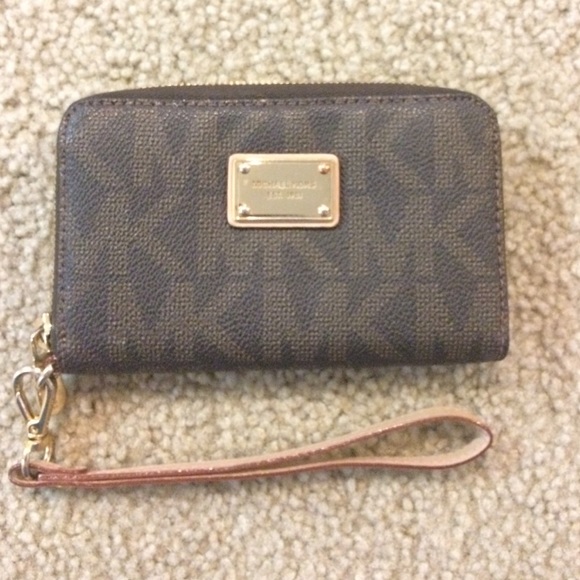 Michael Kors Clutches & Wallets - Michael kors clutch