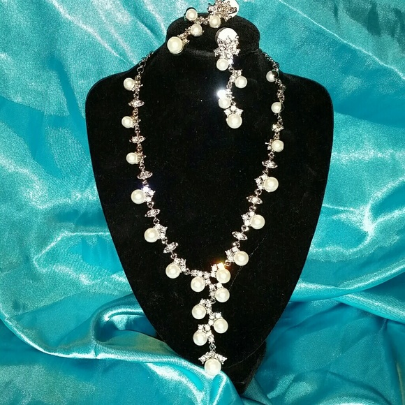 Stunning pearl and rhinestone set