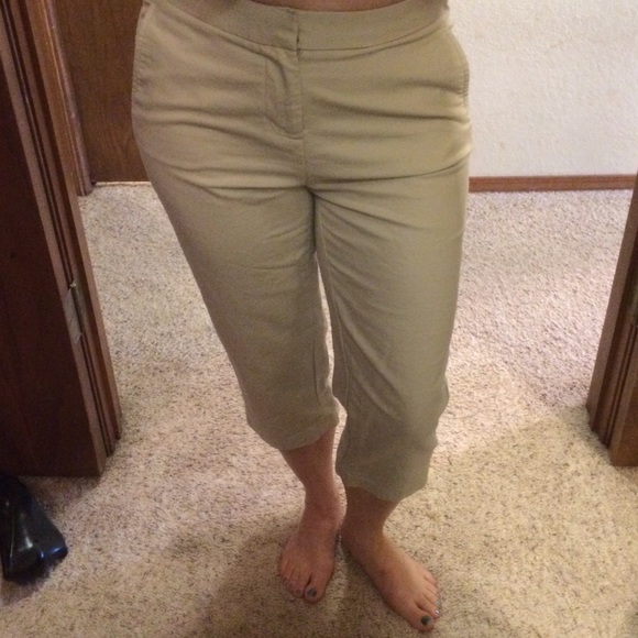 Cream- colored Capri pants - Picture 1 of 3