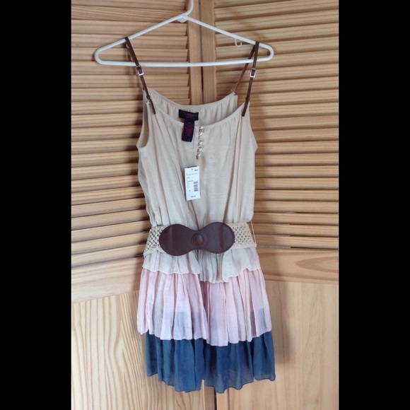 Beautiful Junior sized Dress - Picture 1 of 3