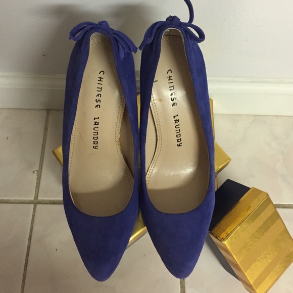 Chinese Laundry Royal Blue Suede Pumps - Picture 3 of 4