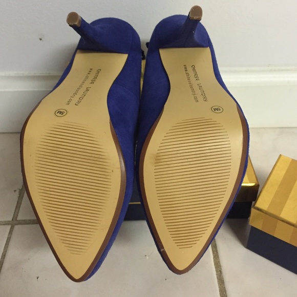 Chinese Laundry Royal Blue Suede Pumps - Picture 4 of 4