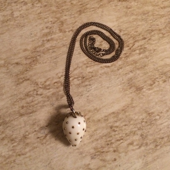 White strawberry necklace🍓