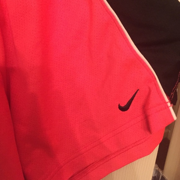 Neon pink nike shorts - Picture 2 of 4