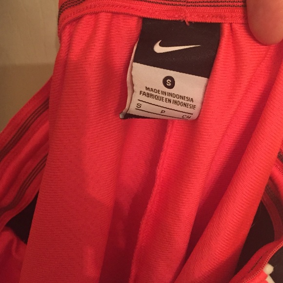 Neon pink nike shorts - Picture 3 of 4