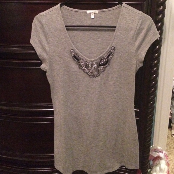 Cute grey shirt!