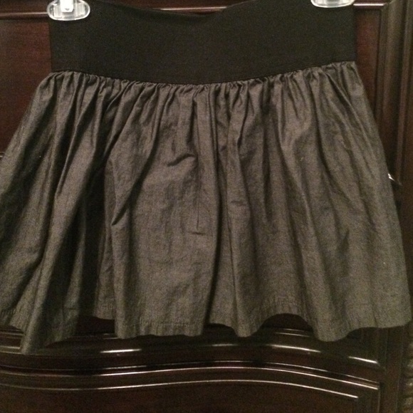 Cute grey skirt!